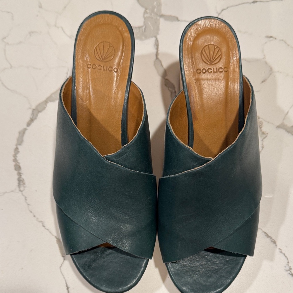Coclico green leather heels